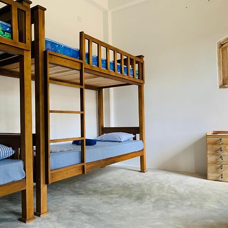 Hidden Well Hiriketiya Hostel Диквела Екстериор снимка