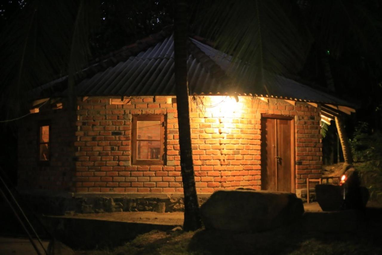 Hidden Well Hiriketiya Hostel Диквела Екстериор снимка