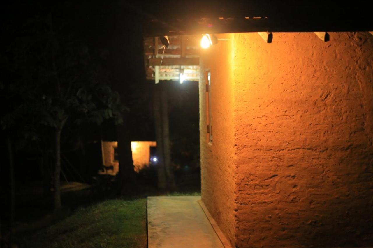Hidden Well Hiriketiya Hostel Диквела Екстериор снимка