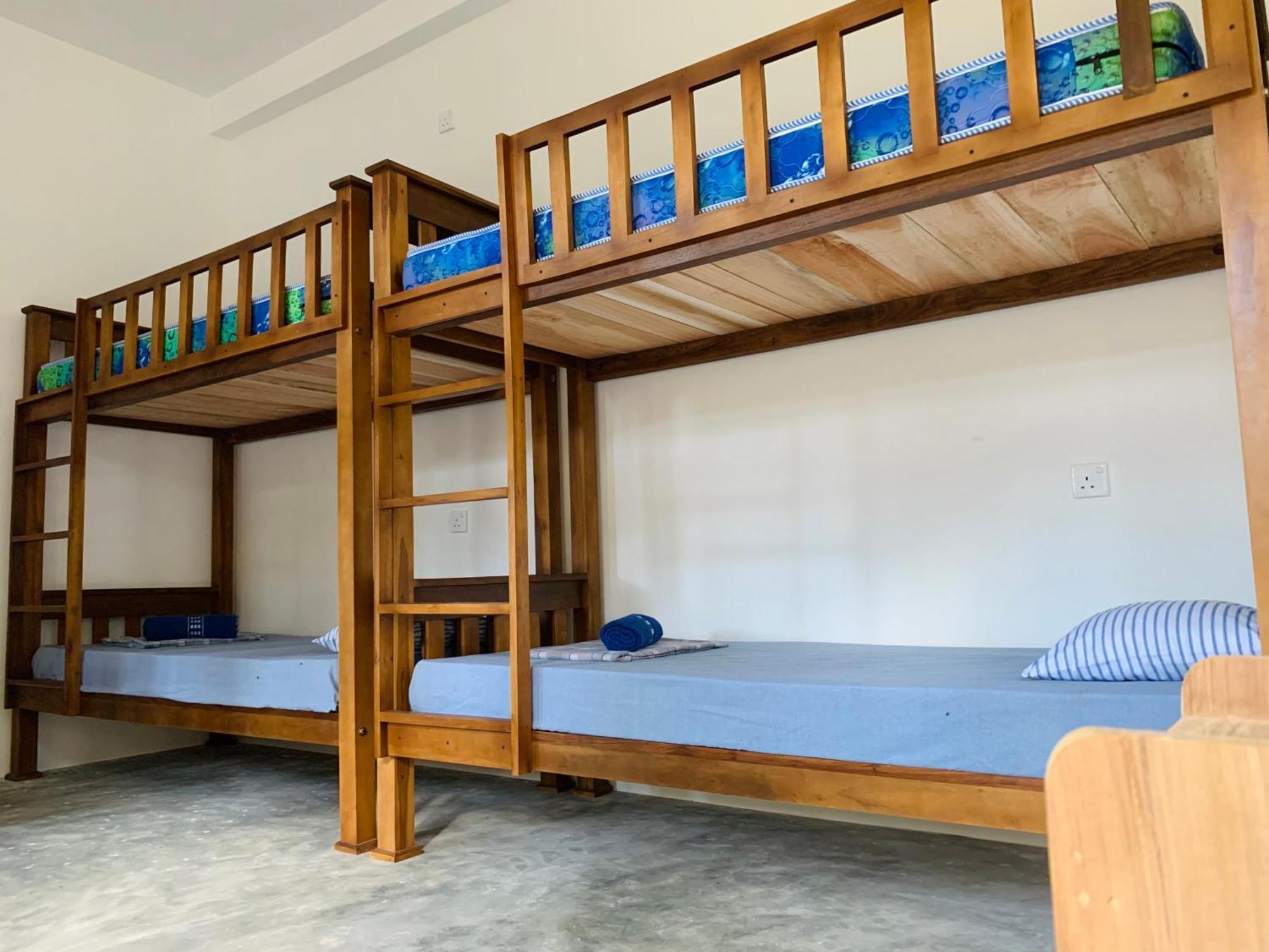 Hidden Well Hiriketiya Hostel Диквела Екстериор снимка