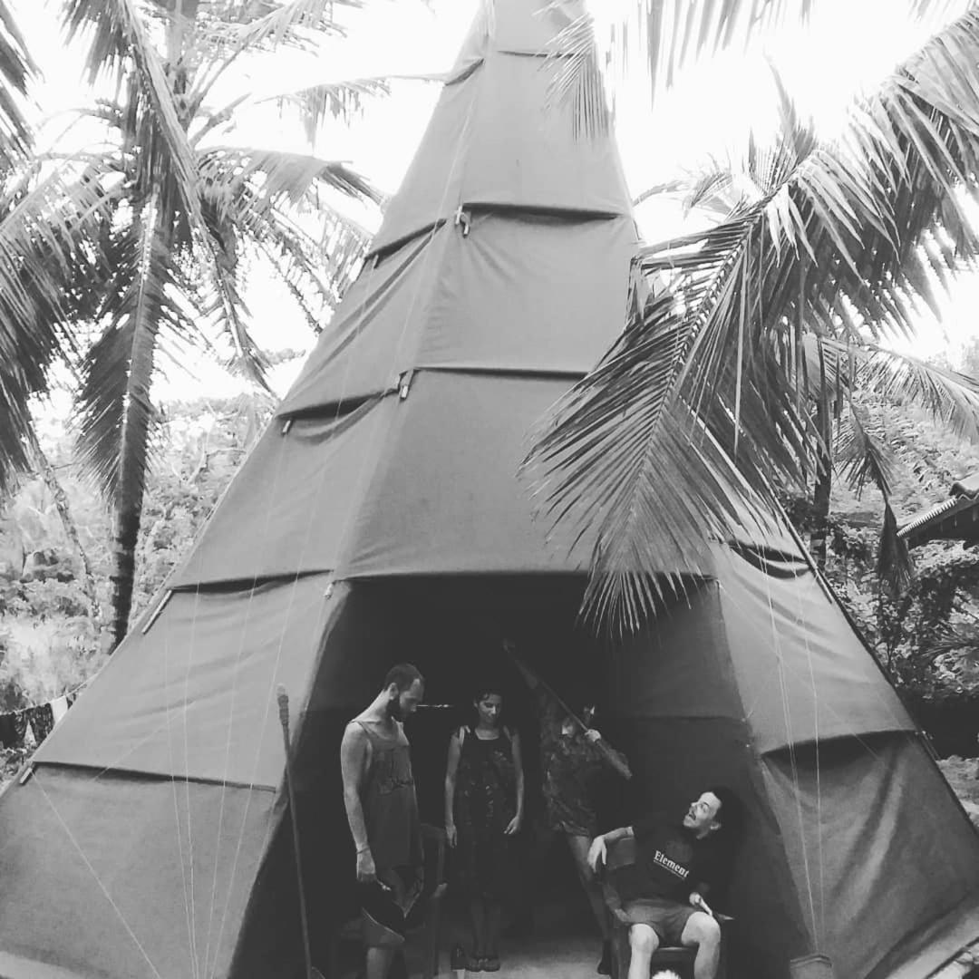 Hidden Well Hiriketiya Hostel Диквела Екстериор снимка