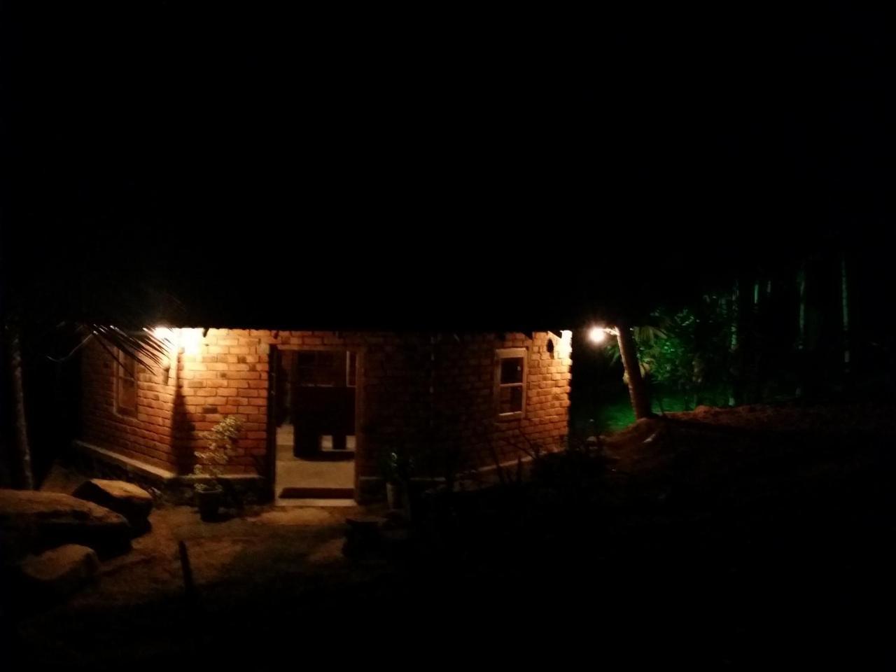 Hidden Well Hiriketiya Hostel Диквела Екстериор снимка